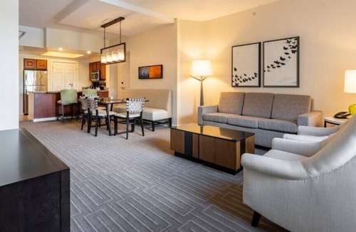 Williamsburg Condo | Orlando | Orlando Golf Retreat | Pool & Golf | 1BR