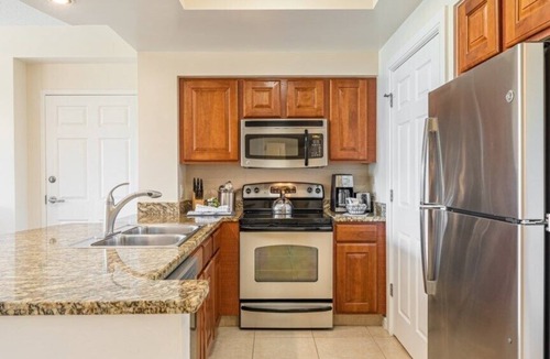 Williamsburg Condo | Orlando | Orlando Golf Stay | Pool & Golf | 3BR Sleeps 12