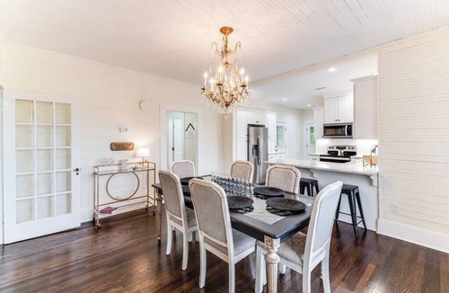 Taylorville House | Our Nest at Spiller l Adorable Home near UA