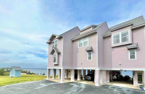 Innerarity Townhomes House | Our Shangrila: Waterfront Home with Kayaks & More