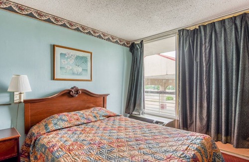 Tougaloo Hotel | OYO Hotel Jackson North I-55| King Bed