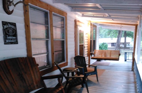 Zavalla Cabin | Pa Pa's Cabin at Monterrey Park and Boat Launch area, Lake Sam rayburn