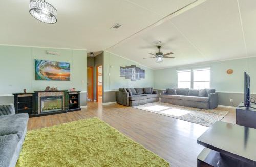 Palatka House | Palatka Hideaway w/Fireplace & Private Porch
