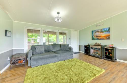 Palatka House | Palatka Hideaway w/Fireplace & Private Porch