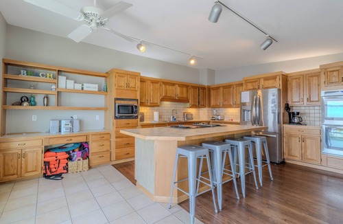 Traverse City House | Panoramic Point - dazzling views and private beach