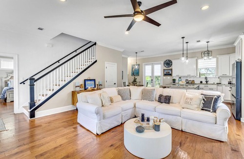 Pass Christian House | Paradise in the Pass|Sleeps 8|Swimming Pool|Backyard Oasis
