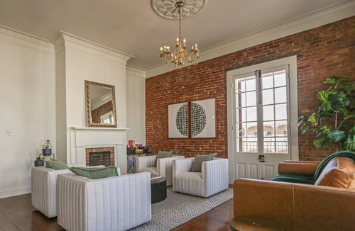Natchez Apartment | Paradise Loft | 3/2.5, King Beds, Heart of Downtown, Full Kitchen/Wet Bar, Streaming TV