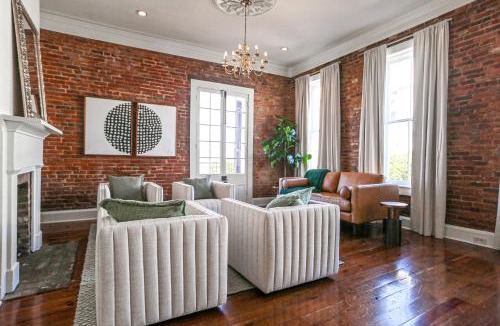 Natchez Apartment | Paradise Loft, 3 Bedroom King Beds, Heart of Downtown, Full Kitchen & Wet Bar, Streaming TV