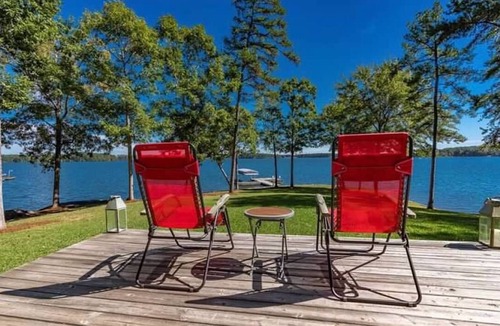 Eatonton House | Paradise Point on Lake Oconee with amazing views of the Lake!