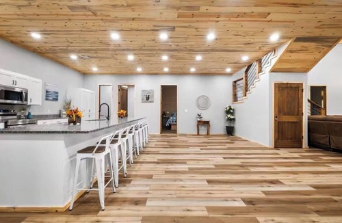 Mc Caskill Cabin | Peace by the River - Spacious 5-bedroom cabin on Little Missouri River!