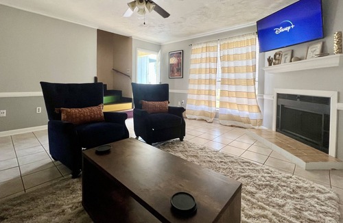 Shenandoah House | Peaceful 2 story twnhme *Sleep 6* 18 Min to LSU*