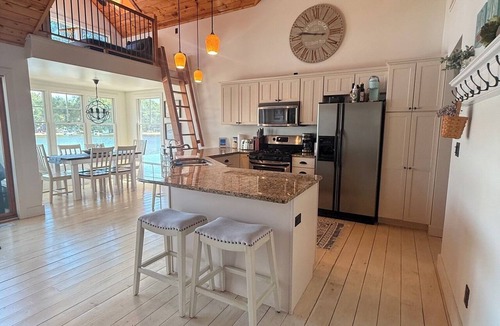 Lake Cottage | Peaceful 3-bedroom cottage on beautiful, all sports, Eight Point Lake