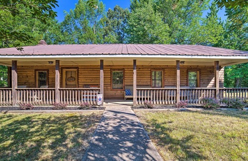 Tuscumbia Cabin | Peaceful Alabama Cabin on Secluded Acreage!