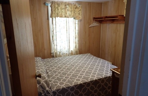 White Cloud Cottage | Peaceful cabin on Robinson Lake at Millers Resort!