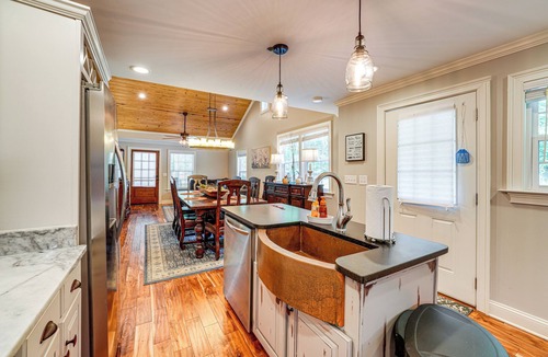 Rome House | Peaceful Home w/Porch & Yard, 5 Mi to Rome!
