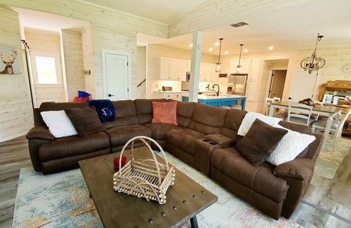 Clayton House | Peaceful Mountain Retreat Pet Friendly Firepit Wifi - Stargazer Hideaway