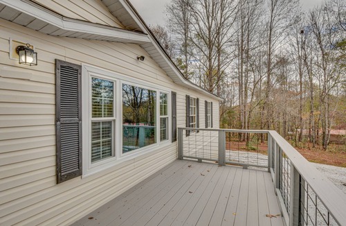 Six Mile House | Peaceful Six Mile Vacation Home w/Fire Pit