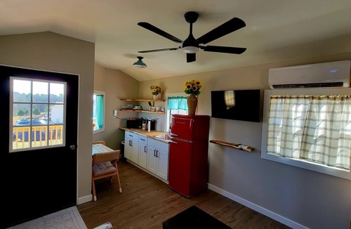 Hamilton Cottage | Peaceful Tiny House on 32 acres