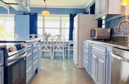 Elberta House | Peaceful Two Bedroom Cottage with Private Beach on Wolf Bay
