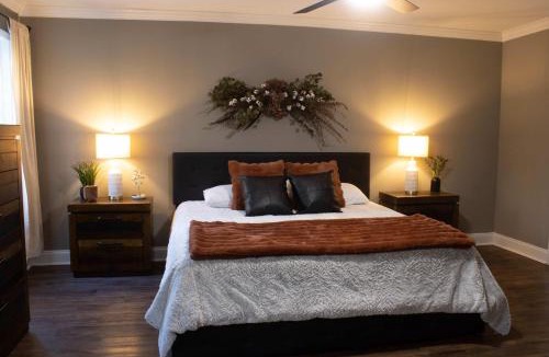 Columbus House | Peach State Hideaway The Columbus Escape