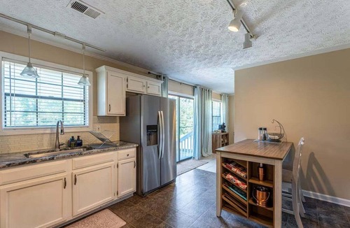 Peachtree City House | Peachtree City Home Near Lake with Yard & Firepit