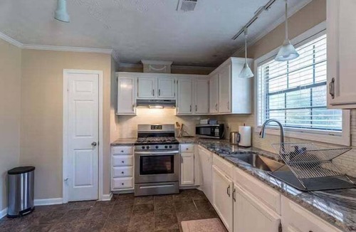 Peachtree City House | Peachtree City Home Near Lake with Yard & Firepit