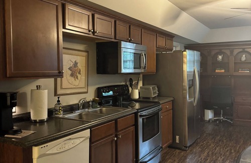 Peachtree City House | Peachtree City Ranch with full basement mother-in-law apartment.