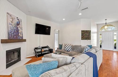 Sandalwood House | Peacock Shores - Team Joseph Ellen