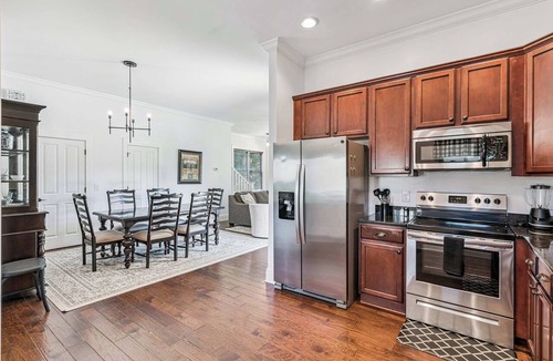 Brunswick House | Pecan Pointe Cottage - Pet Friendly