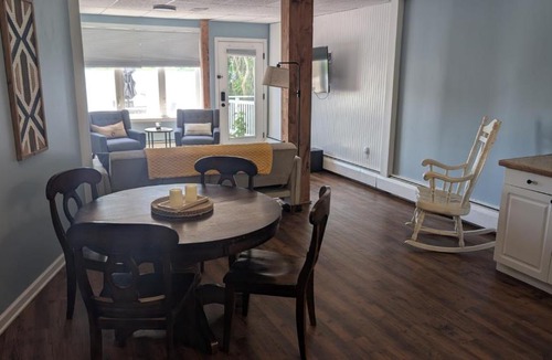Montague Apartment | Peninsula Point Cozy Lakefront Condo 1BR 1BA