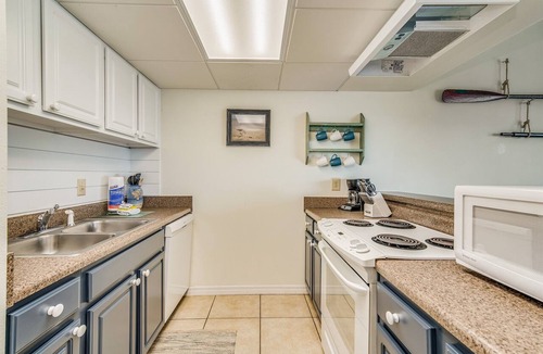 Villa Sabine Condo | Pensacola Beach Bay-View Loft | Walk to Gulf | Bunk Beds | Sleeps 6 | Renovated