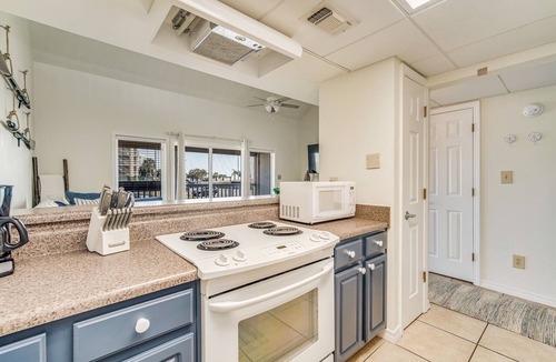 Villa Sabine Condo | Pensacola Beach Bay-View Loft | Walk to Gulf | Bunk Beds | Sleeps 6 | Renovated