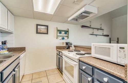 Villa Sabine Condo | Pensacola Beach Bay-View Loft | Walk to Gulf | Bunk Beds | Sleeps 6 | Renovated