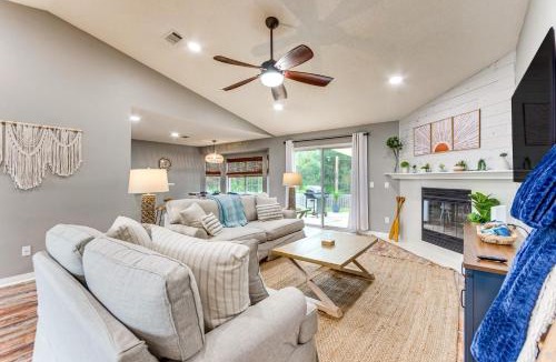 Ono Island House | Pensacola Home w/Fire Pit, 7 Mi to Beaches!
