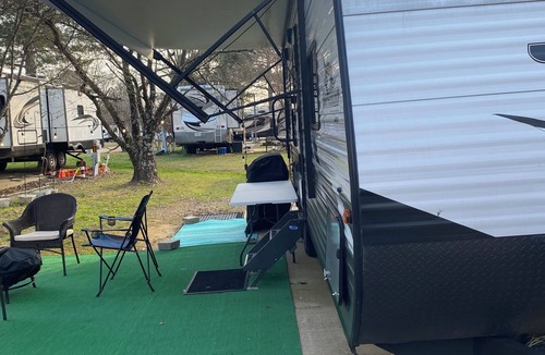 Flowood House | Perfect 1-bedroom recreational vehicle with AC in Brandon on the Reservoir