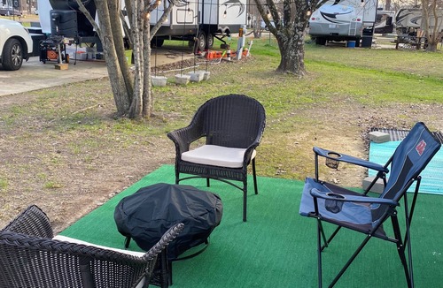 Flowood House | Perfect 1-bedroom recreational vehicle with AC in Brandon on the Reservoir