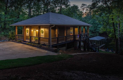 Smith Mountain Estates House | Perfect 4 Families w/2 Masters, Hot-tub + Game Room, Private Dock & Beach Area!