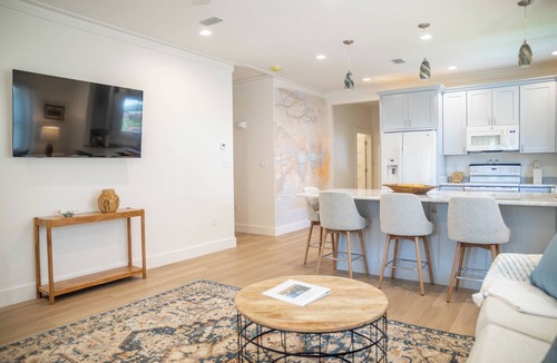 Biloxi House | Perfect location in Ocean Springs! Walk to downtown & beach! Mother's Place