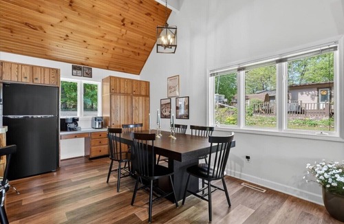Fremont House | Perfect Storm: Hot Tub, Sleeps 10, Sandy Beach