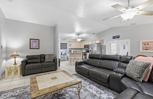 Port Orange House | Pet-Friendly 5BR Retreat w/2 Kitchens + Sleeps 13