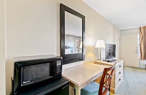 Hattiesburg Hotel | Pet-Friendly, Comfortable Room Near Local Spots – Great Value for Your Stay