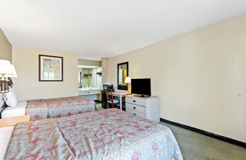 Hattiesburg Hotel | Pet-Friendly, Comfortable Room Near Local Spots – Great Value for Your Stay