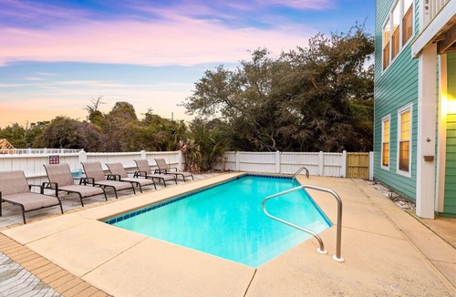 Seagrass House | Pet-Friendly Escape with Private Pool