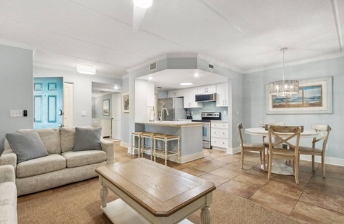 Amelia City House | Pet Friendly | Ground Level Sailmaker Villa | Private Covered Patio | Close to Pool