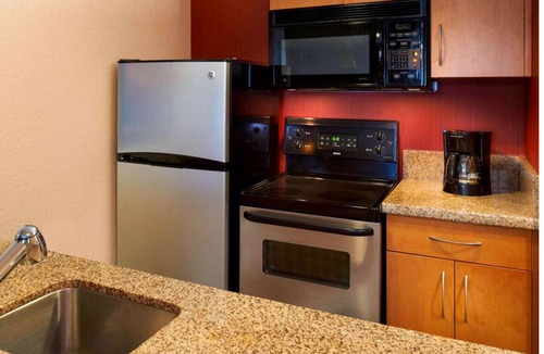 Warren Hotel | Pet-Friendly Haven, Free Breakfast! Comfort Guaranteed, 2 Classy Units!