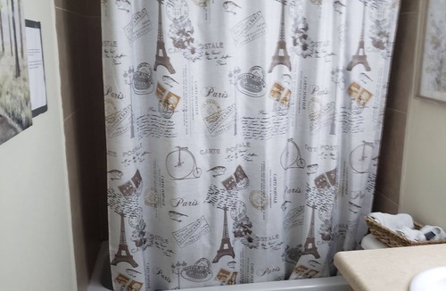 Chalmette House | Pet Friendly Home 1/2 mile away from park and 5.5 miles from the french quarter