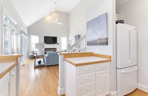 Eatonton House | Pet Friendly in Great Waters, Docks, Tennis, Pool