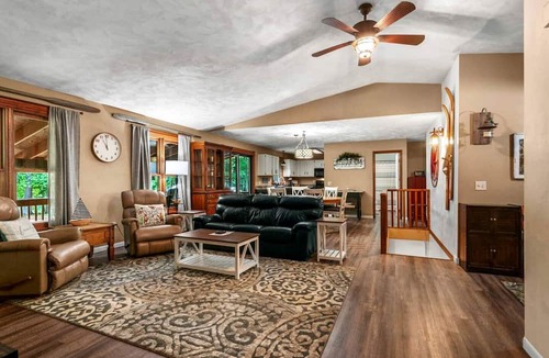 Gaylord Cottage | Pet Friendly Lakefront Cottage with Hot-tub in Johannesburg, Michigan