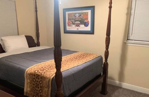 Deltona Lakes House | Pet Friendly Lakeside 4 Bedroom Home Disney Themed