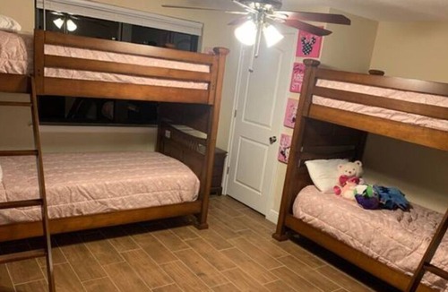 Deltona Lakes House | Pet Friendly Lakeside 4 Bedroom Home Disney Themed